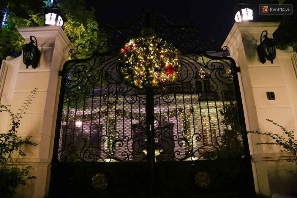 Những biệt thự triệu đô ở phố nhà giàu Sài Gòn được trang hoàng lộng lẫy như cung điện để đón Noel - Ảnh 8.