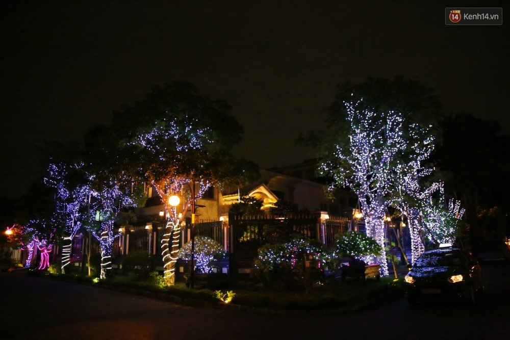 Những biệt thự triệu đô ở phố nhà giàu Sài Gòn được trang hoàng lộng lẫy như cung điện để đón Noel - Ảnh 2.