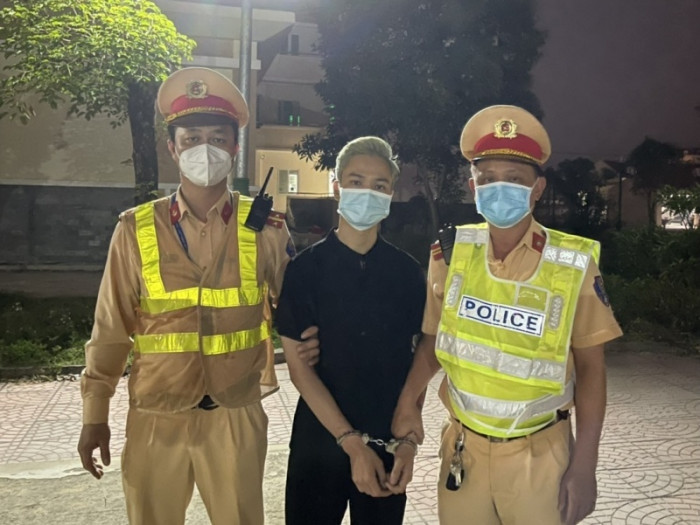 Phòng CSGT Công an tỉnh Quảng Bình bắt giữ đối tượng Phùng Văn Vinh