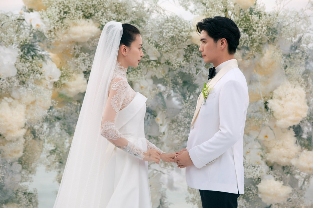 Tung ảnh cưới đẹp như mơ, Ngô Thanh Vân nhắn gửi ông xã: Sẵn sàng làm vợ, làm mẹ