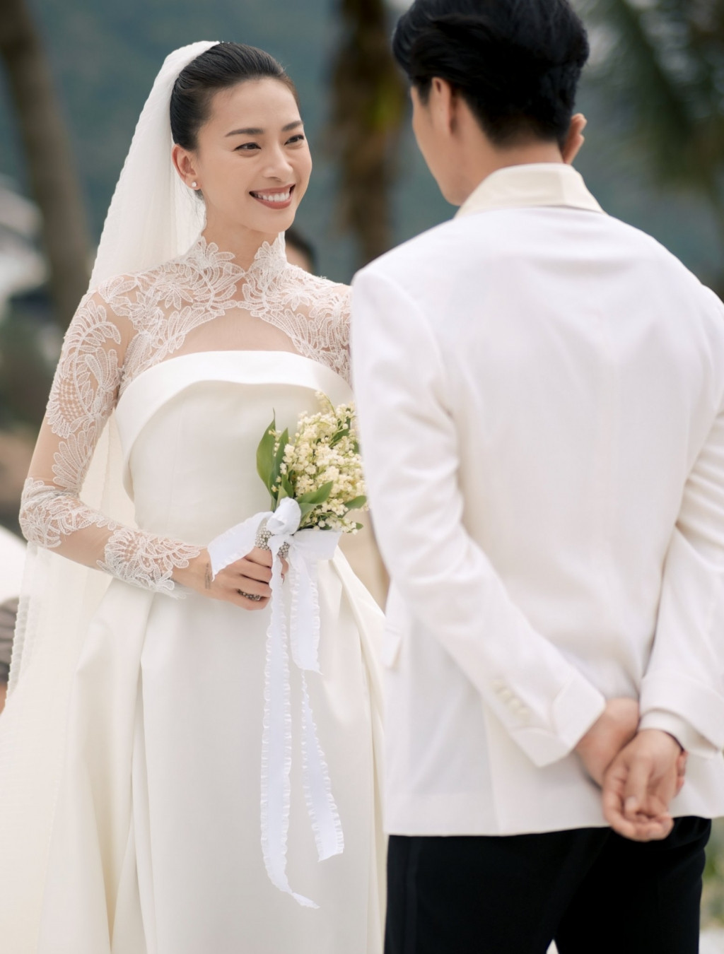 Tung ảnh cưới đẹp như mơ, Ngô Thanh Vân nhắn gửi ông xã: Sẵn sàng làm vợ, làm mẹ