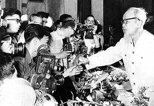 Chủ tịch Hồ Chí Minh còn là người sáng lập nền báo chí cách mạng Việt Nam và cũng là nhà báo lỗi lạc của nền báo chí ấy.