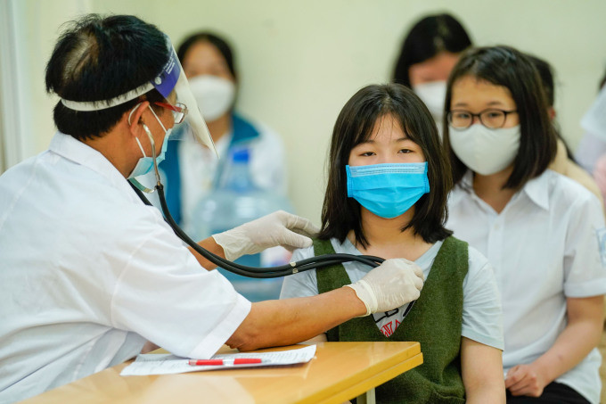 Hà Nội tiêm vaccine cho trẻ hồi tháng 4/2022. Ảnh: Phạm Chiểu