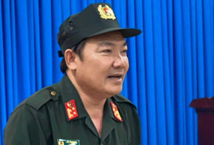 Đại tá Lâm Thành Sol tại buổi họp báo, chiều 30/9. Ảnh: Cửu Long.