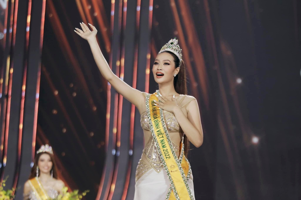 Điều ít biết về hành trình “vịt hóa thiên nga” của Tân Hoa hậu Hòa bình Việt Nam 2022