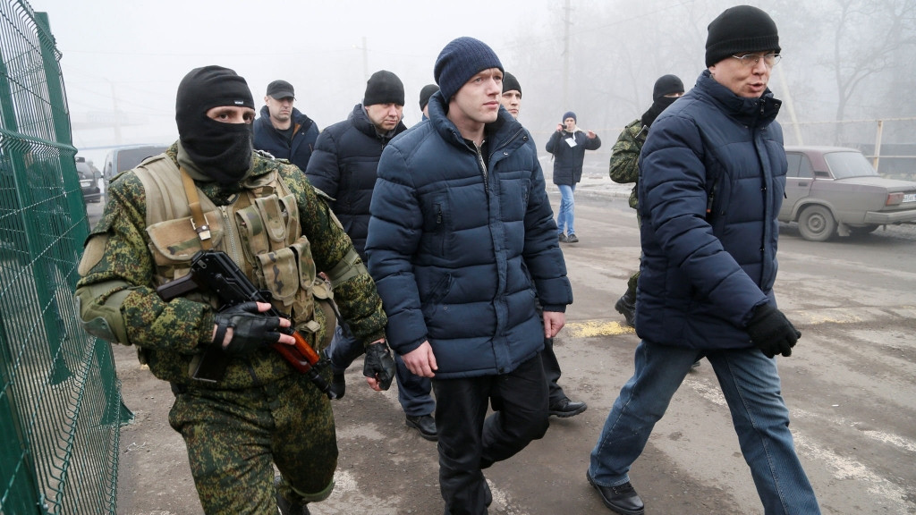Nga và Ukraine tiến hành trao đổi tù nhân. (Ảnh: Reuters)