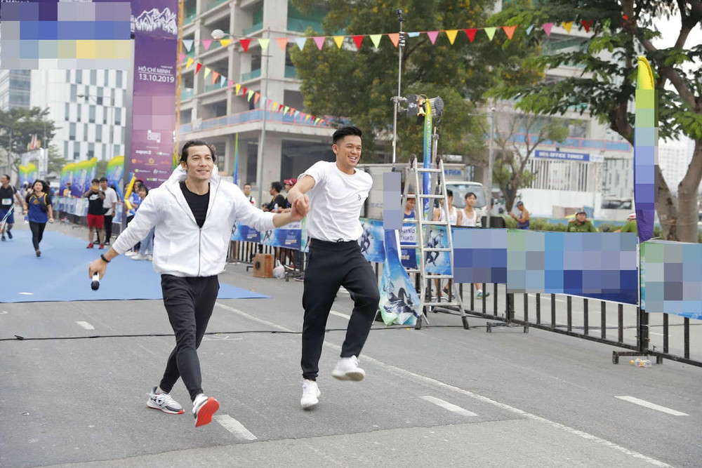 Liên Bỉnh Phát - Trọng Hiếu lần đầu kết hợp với vai trò người dẫn chương trình của Marathon xuyên Việt