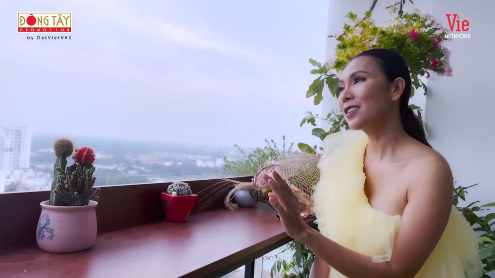 Ca sĩ Khánh Ngọc gợi nhớ ký ức tuổi trẻ với bản hit "Ngỡ như giấc mơ"