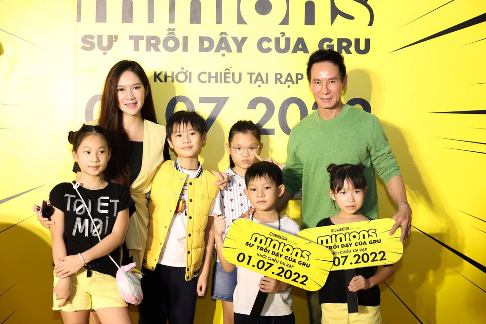 Gia đình Lý Hải - Minh Hà hạnh phúc trên thảm đỏ ra mắt phim "Minions: Sự Trỗi Dậy của Gru"