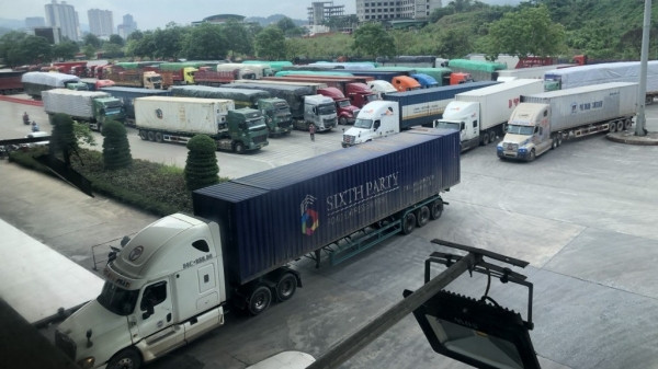 Trung Quốc lại dừng xuất nhập khẩu hàng hóa qua cửa khẩu Lào Cai