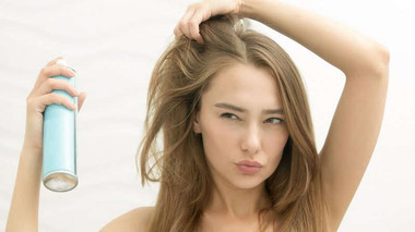10 dầu gội khô lành tính nhất giải cứu mái tóc bết dầu mùa nắng nóng