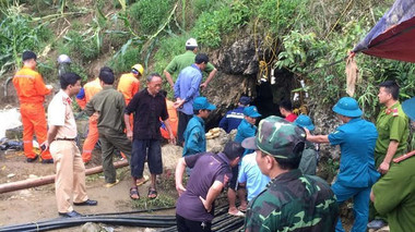 Lào Cai: Đã đưa được thi thể người dân bị mắc kẹt 10 ngày ở hang đá ra ngoài