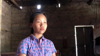 Hoàn cảnh đáng thương của nữ sinh quỳ gối khóc xin thi lại môn Ngữ văn ở Quảng Bình