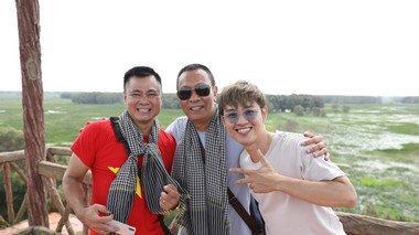 MC Lại Văn Sâm, NSND Tự Long, Thanh Duy ghi hình 'Ký ức vui vẻ' tại miền Tây