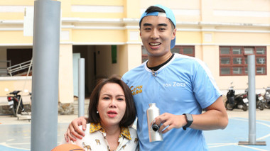 Việt Hương giàn giụa nước mắt vì xót cho hotboy bóng rổ Stefan Nguyễn 