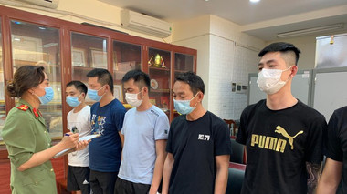 Lật tẩy thủ đoạn đưa người nước ngoài sống 'chui' tại Hà Nội