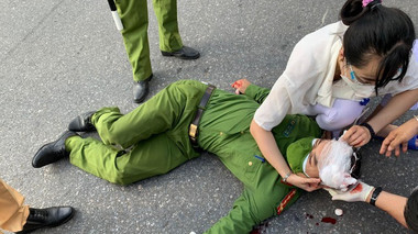 Hà Nội: Nhiều vụ 'thông chốt', đâm xe vào người thi hành công vụ
