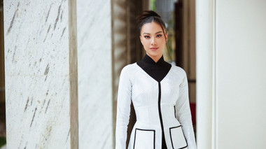 Á hậu Kim Duyên diện trang phục độc đáo kết hợp áo dài và áo bà ba