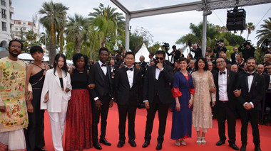 Dự án Tấm Ván Phóng Dao của đạo diễn trẻ Nguyễn Phan Linh Đan được mời tham dự La Fabrique tại Cannes