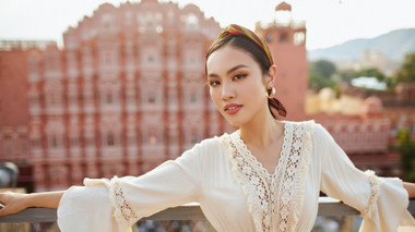 Ghé Jaipur, Á hậu Thủy Tiên gây ấn tượng bởi loạt váy áo thanh lịch, trang nhã