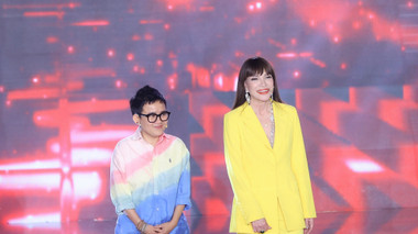 Thanh Hà rạng rỡ xuất hiện cạnh Phương Uyên ngồi chấm show âm nhạc