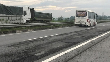 Khẩn trương khắc phục hư hỏng trên tuyến cao tốc Nội Bài - Lào Cai