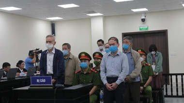 Xét xử cựu Thứ trưởng Bộ Y tế Cao Minh Quang và đồng phạm: VKS đề nghị phạt cựu Thứ trưởng Bộ Y tế Cao Minh Quang 30 - 36 tháng tù treo