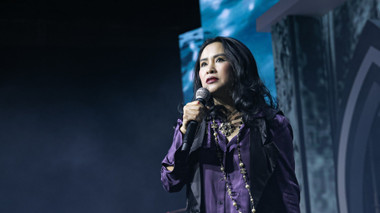 Diva Thanh Lam trình diễn tại đêm khai mạc Aquafina Tuần lễ thời trang Quốc tế Việt Nam Thu Đông 2022