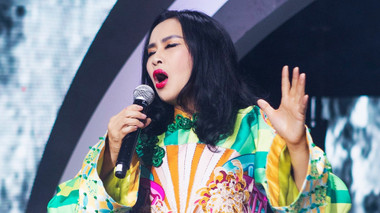Diva Thanh Lam mang cả mùa thu Hà Nội lên sân khấu Aquafina Tuần lễ thời trang Quốc tế Việt Nam Thu Đông 2022