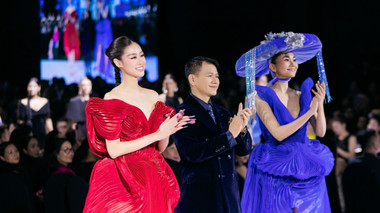 Siêu mẫu Thanh Hằng, Hoa hậu Khánh Vân - 2 "nàng thơ" mới của NTK Hoàng Minh Hà trong BST "Sương"