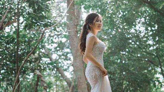 Nhan sắc cô dâu sở hữu rạp cưới trị giá 2,5 tỷ, dùng toàn hoa tươi Đà Lạt ở Cao Bằng