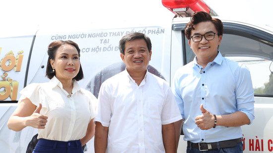 Việt Hương tặng ông Đoàn Ngọc Hải chiếc xe mới trị giá 1,7 tỉ đồng