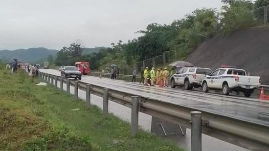 2 xe khách va chạm trên cao tốc Nội Bài - Lào Cai, 6 người thương vong