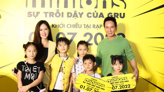 Gia đình Lý Hải - Minh Hà hạnh phúc trên thảm đỏ ra mắt phim "Minions: Sự Trỗi Dậy của Gru"