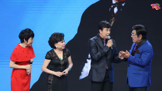 Danh hài Bảo Quốc hội ngộ danh hài Phú Quý, nghệ sĩ Kiều Mai Lý tại Ký ức vui vẻ