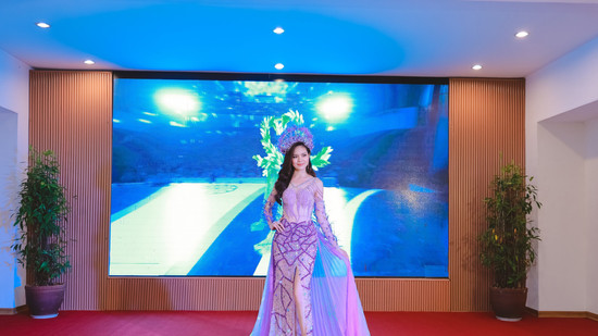 Tân Hoa hậu Du Lịch Việt Nam 2022 Lương Kỳ Duyên mặc xuyên thấu, đội mấn cầu kỳ tại sự kiện