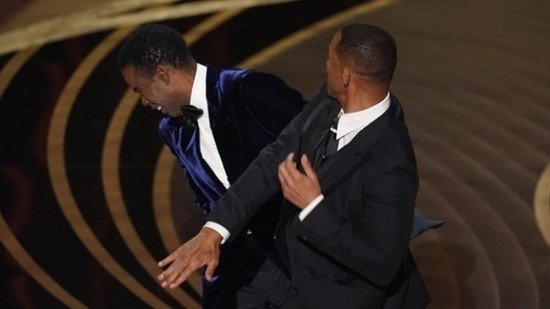 Cú tát "trời giáng" của Will Smith: Khoảnh khắc tồi tệ nhất trong lịch sử giải Oscar